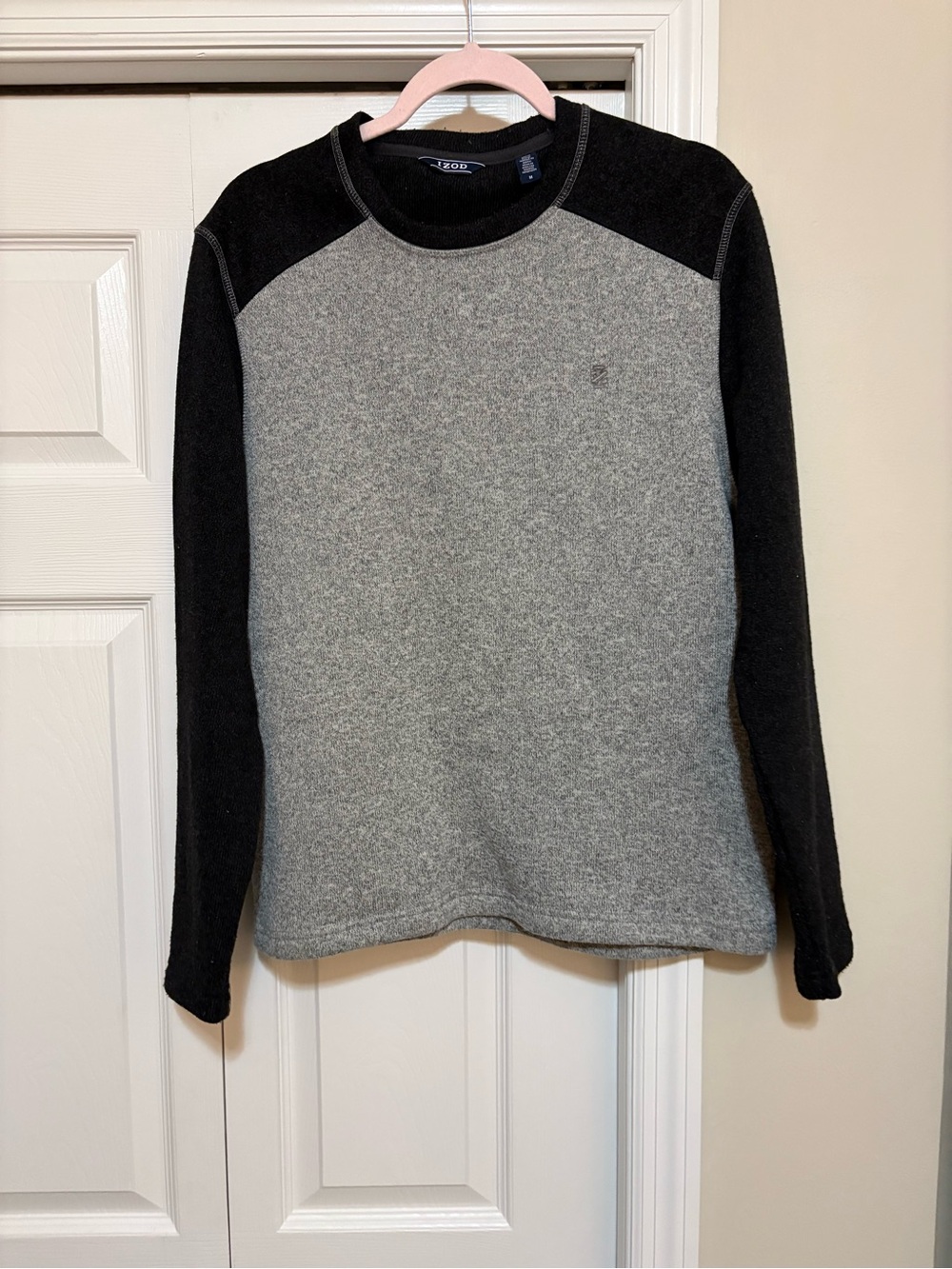 IZOD Grey and Black Crewneck Sweater